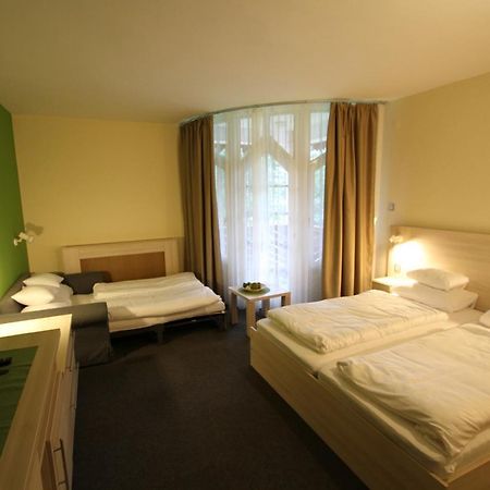 Grantek Ueduelohaz Hotel Балатонлеле Екстериор снимка