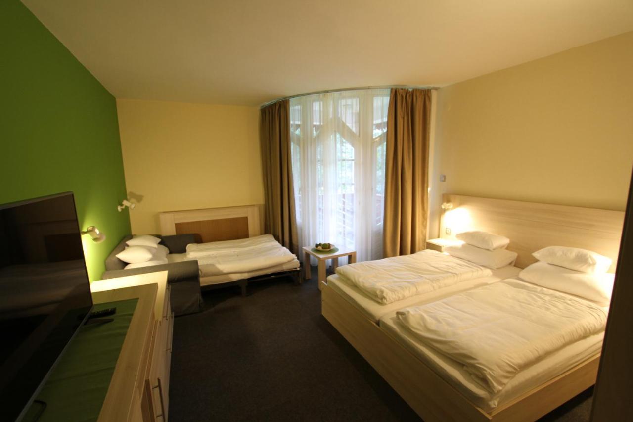 Grantek Ueduelohaz Hotel Балатонлеле Екстериор снимка