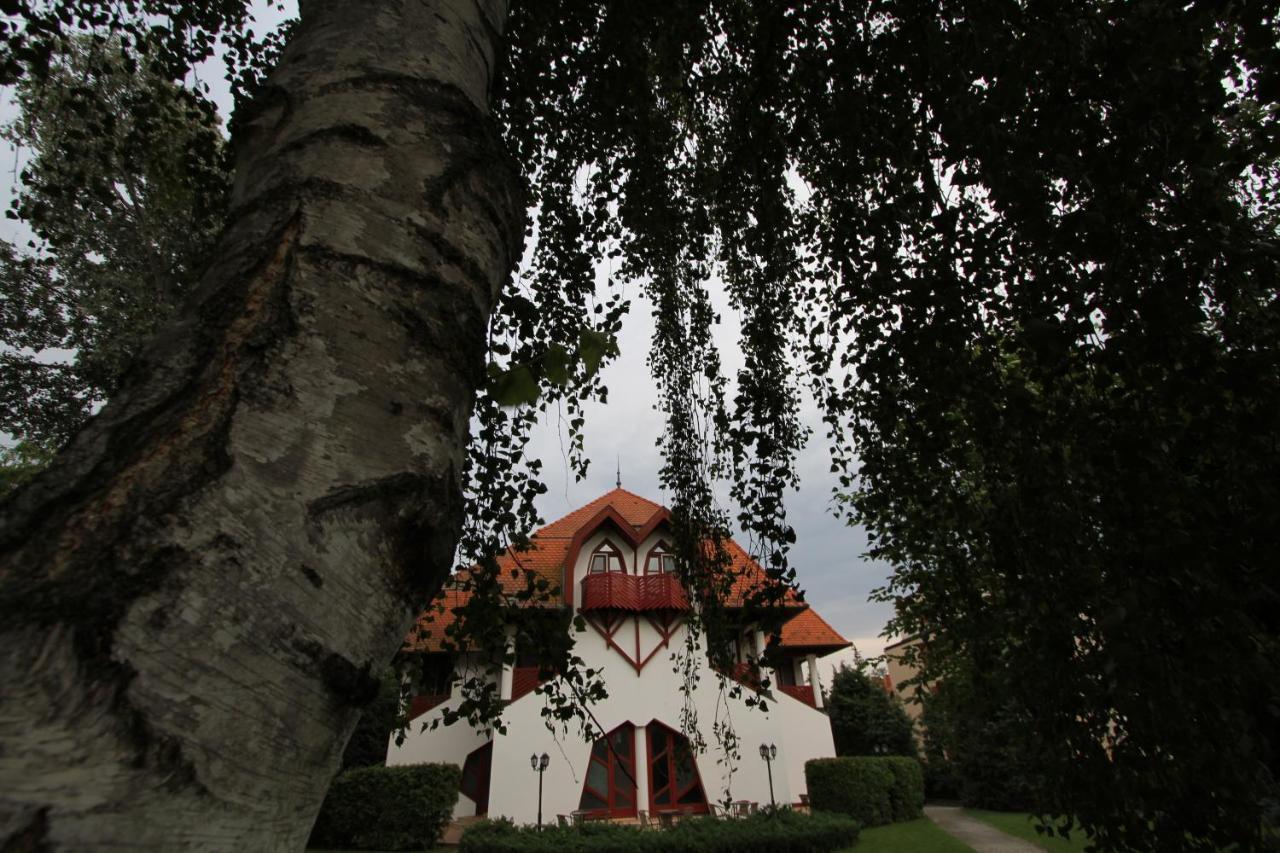 Grantek Ueduelohaz Hotel Балатонлеле Екстериор снимка