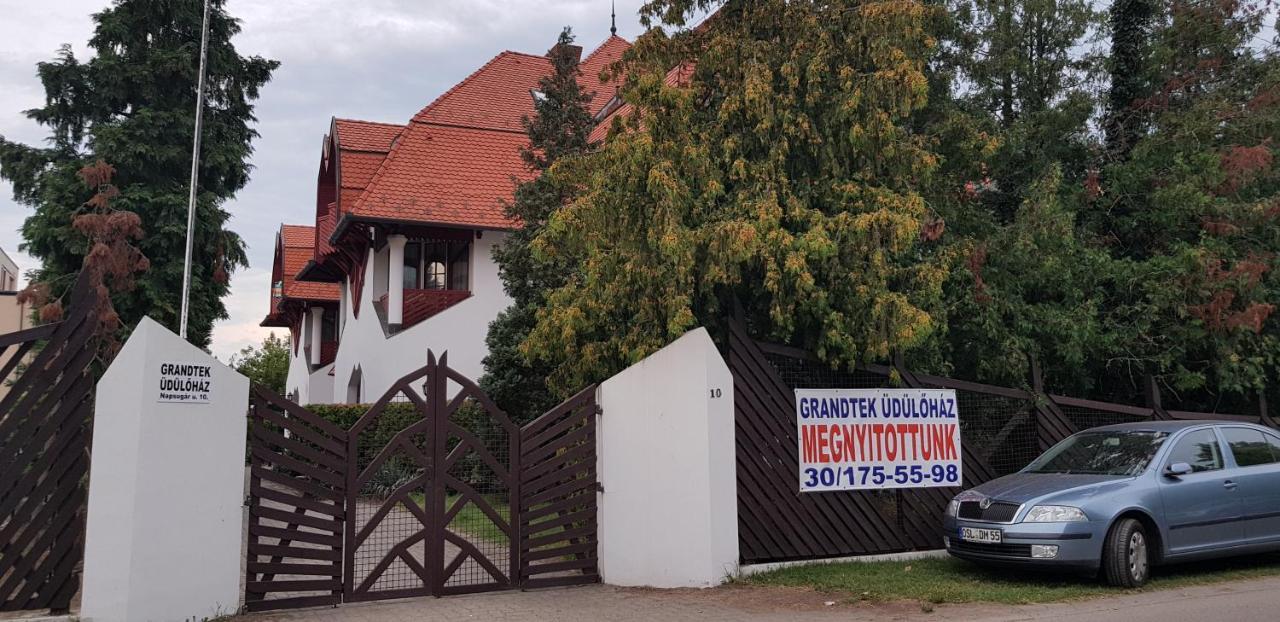 Grantek Ueduelohaz Hotel Балатонлеле Екстериор снимка